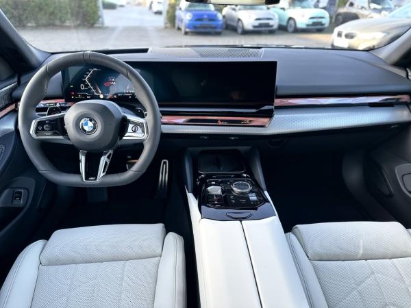 BMW 540 d xDrive Touring M Sport Pro Head-Up DAB