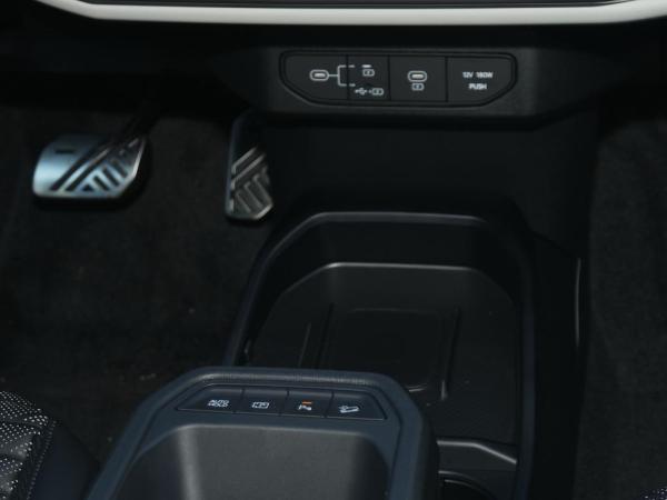 Kia EV4 81 FWD GT Line DWP COM CON Glasdach