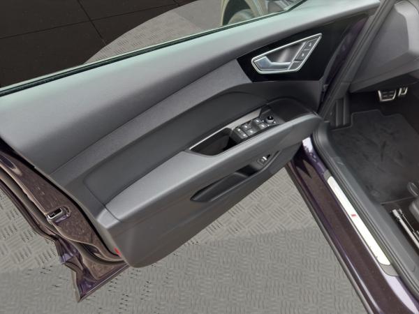 Audi Q4 e-tron Q4 Sportback e-tron 40 S-Line Interieur AHK