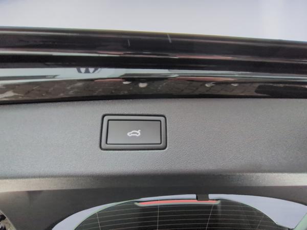 Volkswagen Tiguan R-Line+Winterräder+Leder+Sitzklima+AreaView+Head-up+