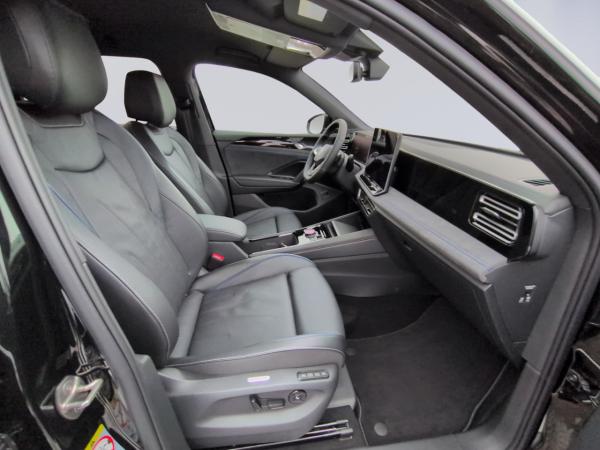 Volkswagen Tiguan R-Line+Winterräder+Leder+Sitzklima+AreaView+Head-up+