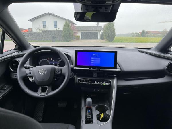 Toyota C-HR 2.0-l-VVT-i Plug-in Hybrid Teamplayer mit Technik Paket