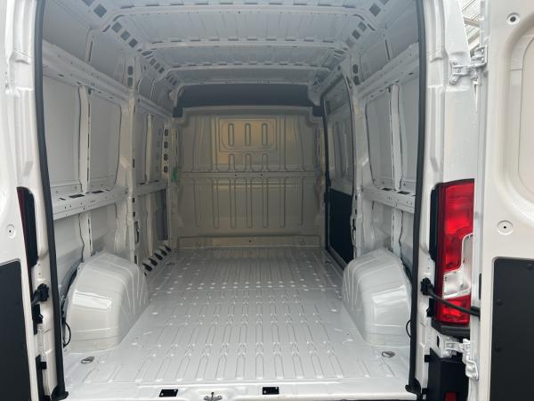 Opel Movano L2H2 140 PS Autom. AHK Kamera Allwetter Schwingsitz Leasingaktion