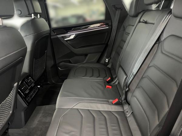 Volkswagen Touareg 3.0 TDI Tiptronic 4-Motion Navi FrontAssist ACC DAB+ IQ.Light
