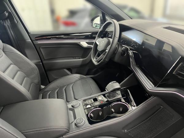 Volkswagen Touareg 3.0 TDI Tiptronic 4-Motion Navi FrontAssist ACC DAB+ IQ.Light