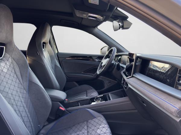 Volkswagen Tayron R-Line 2.0 TDI 4MOTION DSG NAVI PANO AHK