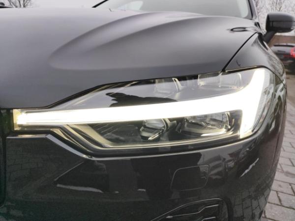 Volvo XC60 B5 Ultra Dark AWD Panoramadach HUD El. Panodach Navi Leder Digitales Cockpit Memory Sitze