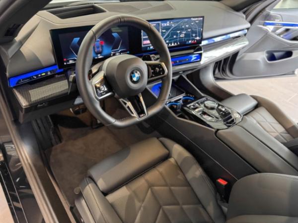 BMW 520 d xDrive Touring 20" M-Sport Driving + Prarking Prof AHK Standheizung