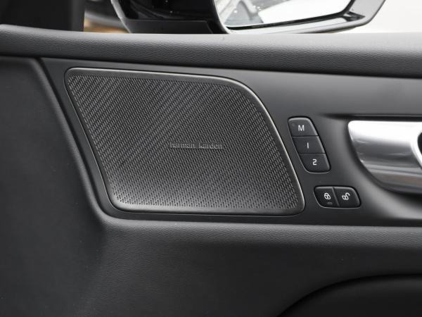 Volvo V60 Plus Dark Business