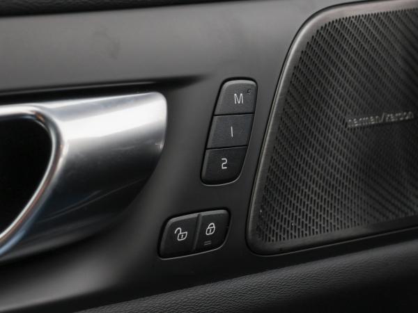 Volvo V60 Plus Dark Business