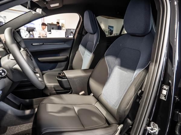 Volvo EX30 Single Motor Black-Edition Plus