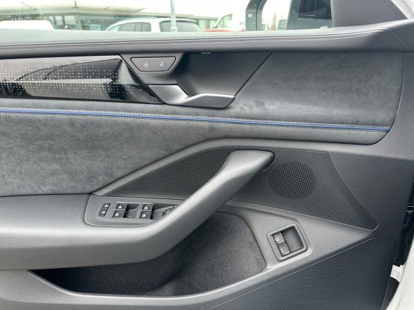 Volkswagen Passat R-Line 1,5 l eHybrid OPF / 6-Gang-Doppelkupplungsgetriebe DSG