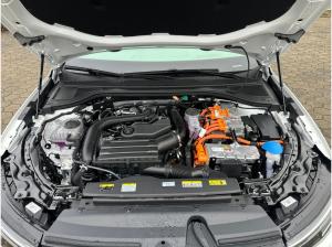 Volkswagen Passat R-Line 1,5 l eHybrid OPF / 6-Gang-Doppelkupplungsgetriebe DSG