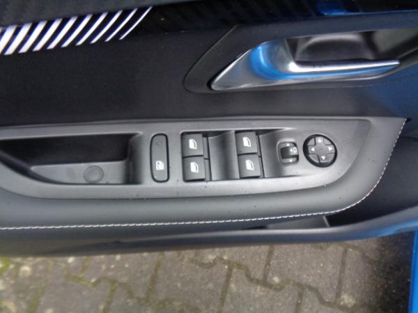 Peugeot 208 Benzin 100 Allure SH, PDC vo.+hi., Klimaauto.