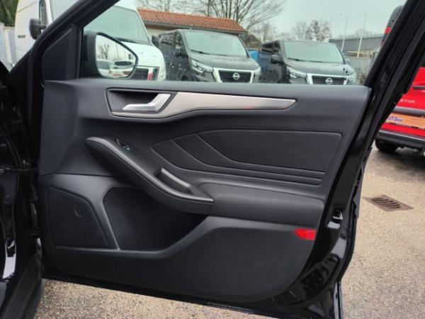 Ford Focus Titanium *SONDERPREIS/4,99% Finanzierung/sofort verfügbar