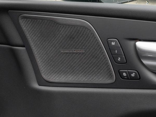 Volvo XC60 T8 Plus Black Edition