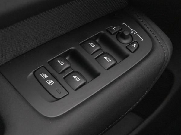 Volvo XC60 T8 Plus Black Edition