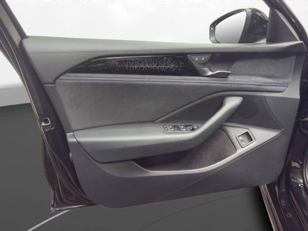 Volkswagen Passat Variant 1.5 eHybrid R-Line AHK Pano LM 19" Leder