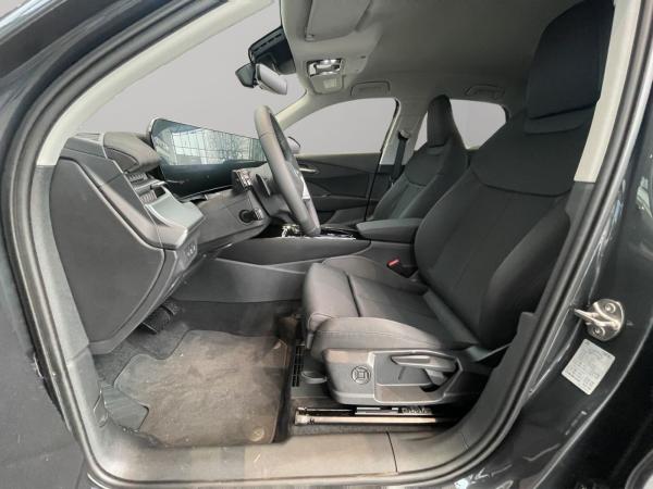 Audi Q3 SB TFSI LED Plus Navi Rü AHK 19" Sportsitze Audi Q3 SB TFSI LED Plus Navi Rü AHK 19" Sportsitze