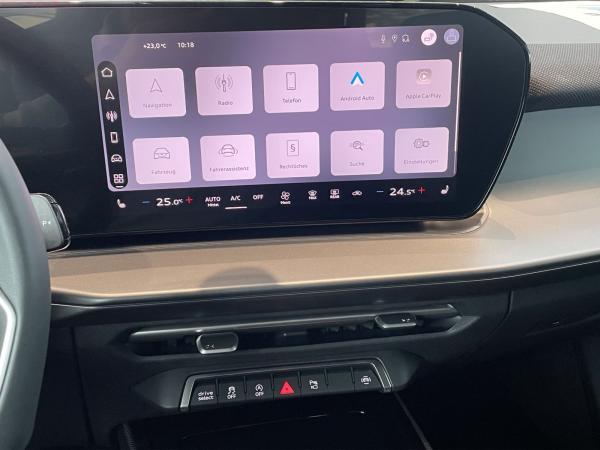 Audi Q3 SB TFSI LED Plus Navi Rü AHK 19" Sportsitze Audi Q3 SB TFSI LED Plus Navi Rü AHK 19" Sportsitze