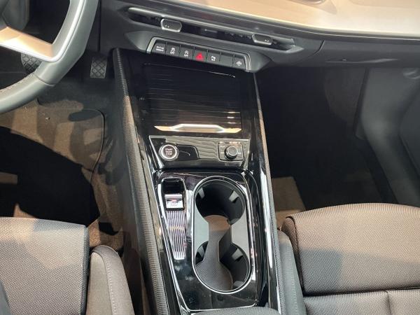 Audi Q3 SB TFSI LED Plus Navi Rü AHK 19" Sportsitze Audi Q3 SB TFSI LED Plus Navi Rü AHK 19" Sportsitze