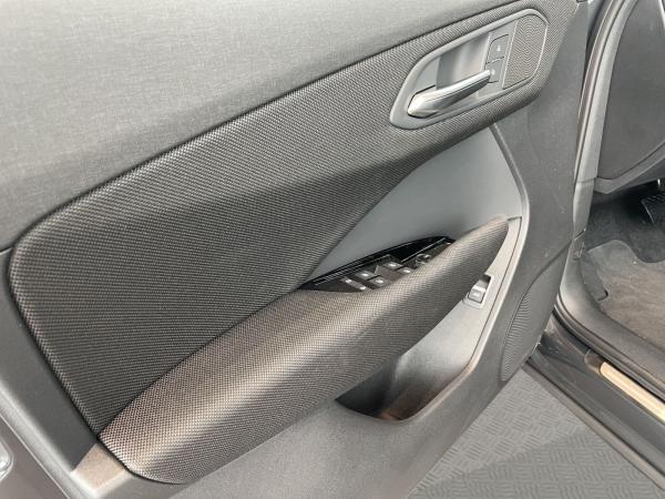 Audi Q3 SB TFSI LED Plus Navi Rü AHK 19" Sportsitze Audi Q3 SB TFSI LED Plus Navi Rü AHK 19" Sportsitze