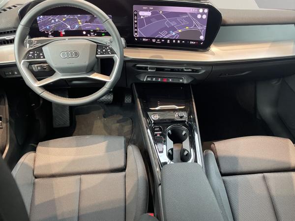 Audi Q3 SB TFSI LED Plus Navi Rü AHK 19" Sportsitze Audi Q3 SB TFSI LED Plus Navi Rü AHK 19" Sportsitze