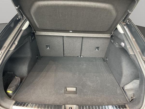 Audi Q3 SB TFSI LED Plus Navi Rü AHK 19" Sportsitze Audi Q3 SB TFSI LED Plus Navi Rü AHK 19" Sportsitze