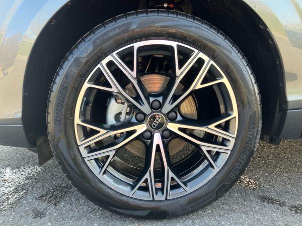 Audi Q3 SUV S-line TFSI S-tronic | AHK,ACC,RKamera