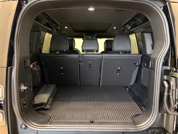 Land Rover Defender 110 P425 X-Dynamic HSE