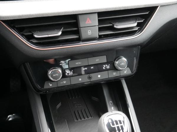 Skoda Kamiq 1.0 TSI TOUR KLIMA PDC SHZ KAMERA NAVI LED *947*
