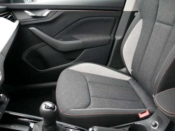 Skoda Kamiq 1.0 TSI TOUR KLIMA PDC SHZ KAMERA NAVI LED *947*