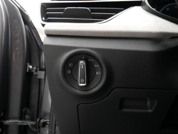 Skoda Kamiq 1.0 TSI TOUR KLIMA PDC SHZ KAMERA NAVI LED *947*