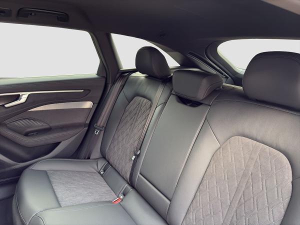 Audi A6 Avant e-hybrid quattro S tronic Audi A6 Avant e-hybrid quattro S tronic