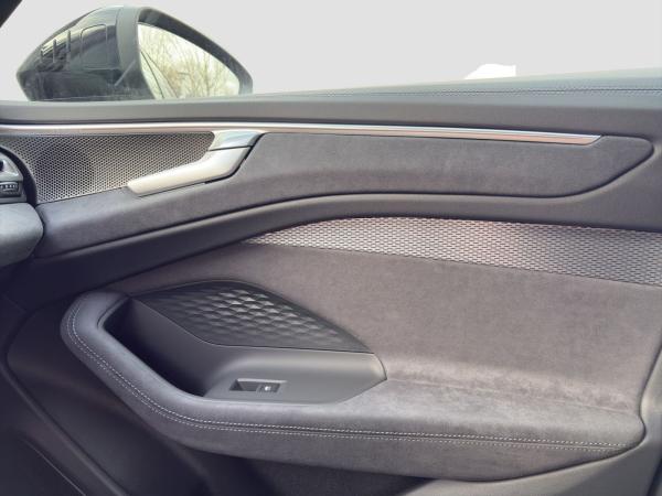 Audi A6 Avant e-hybrid quattro S tronic Audi A6 Avant e-hybrid quattro S tronic