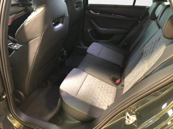 Skoda Octavia Combi 2.0 TDI DSG Sportline