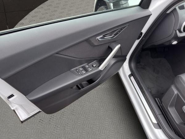 Audi Q2 Advanced 35TFSI S-Tr. Navi AHK ACC