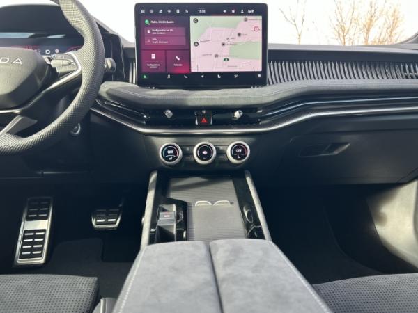 Skoda Superb Combi 2.0 TDI 142 kW 4x4 Sportline, AHK, Panorama-Schiebedach elektrisch