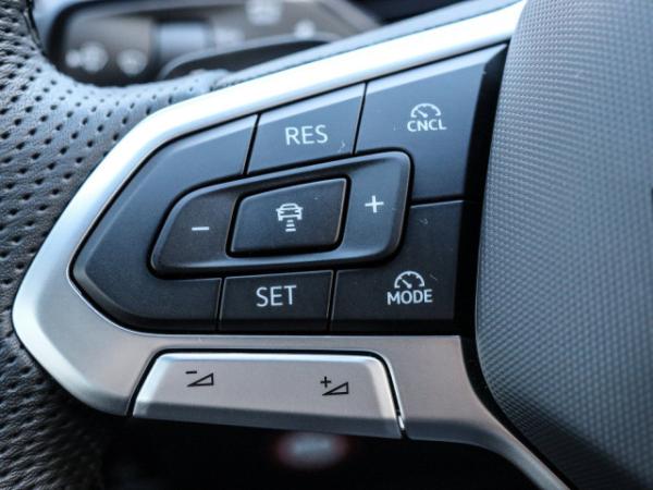 Volkswagen Tiguan SOFORT VERFÜGBAR!!! 2.0 TSI R-Line 4Motion Black Style AHK DCC