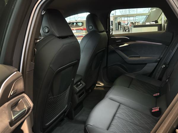 Audi A6 e-tron Avant quattro Tech plus Paket Matrix