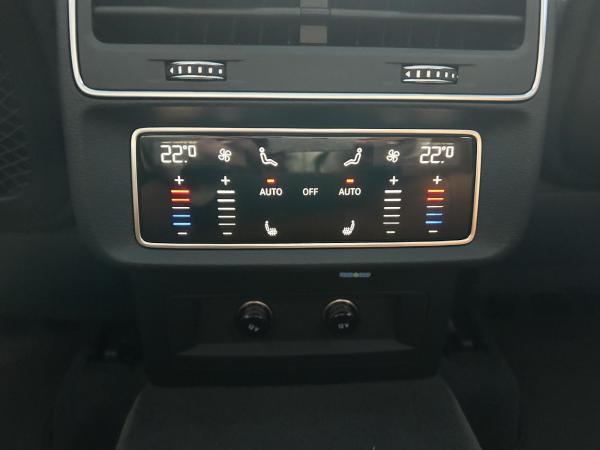 Audi RS Q8 performance *-22% RS//Offensive*