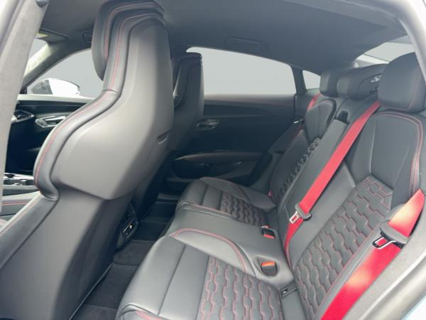 Audi RS e-tron GT Facelift/Carbon/189UPE/Laser/HuD/360°/S-Sitze pro