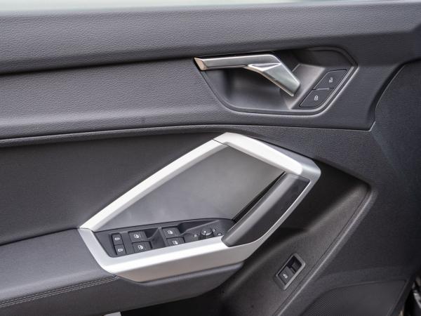 Audi Q3 SUV S line 35TDI Stronic NAVI LED ACC RFK VC// sofort verfügbar!!