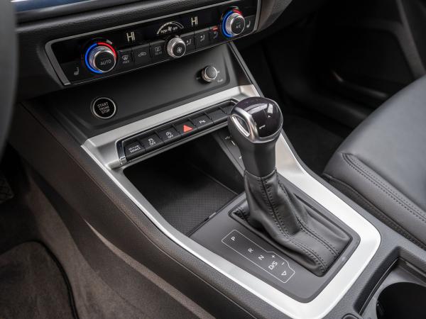 Audi Q3 SUV S line 35TDI Stronic NAVI LED ACC RFK VC// sofort verfügbar!!