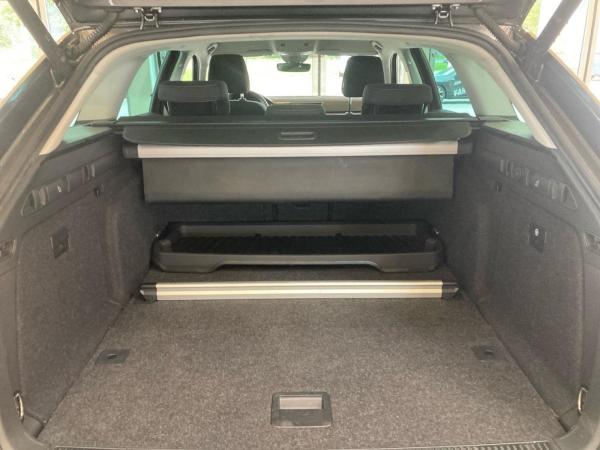 Skoda Superb Combi STYLE 2.0TDI DSG MATRIX.AHK.360°.NAVI.ACC.SITZHZG