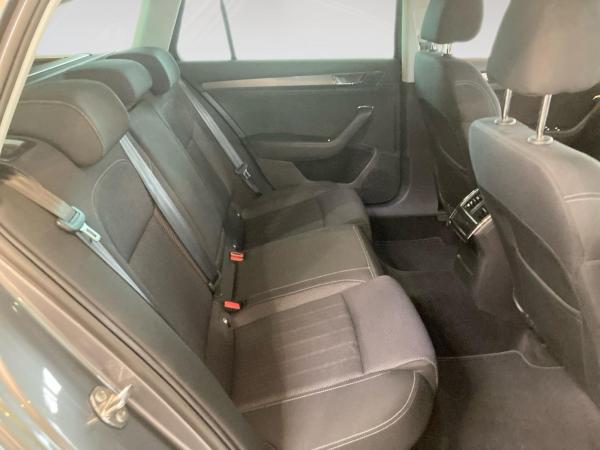 Skoda Superb Combi STYLE 2.0TDI DSG MATRIX.AHK.360°.NAVI.ACC.SITZHZG