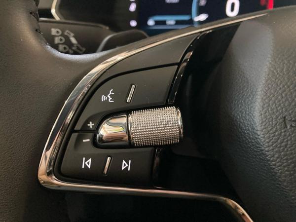 Skoda Superb Combi STYLE 2.0TDI DSG MATRIX.AHK.360°.NAVI.ACC.SITZHZG