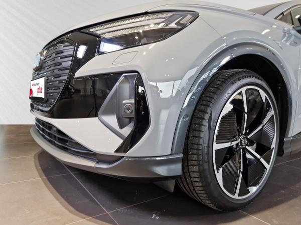 Audi Q4 e-tron Q4 Sportback e-tron 45 S-line Navi+ Panorama LED