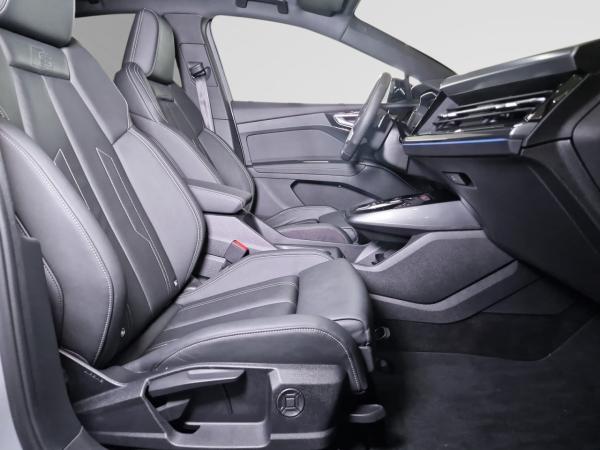 Audi Q4 e-tron Q4 Sportback e-tron 45 S-line Navi+ Panorama LED
