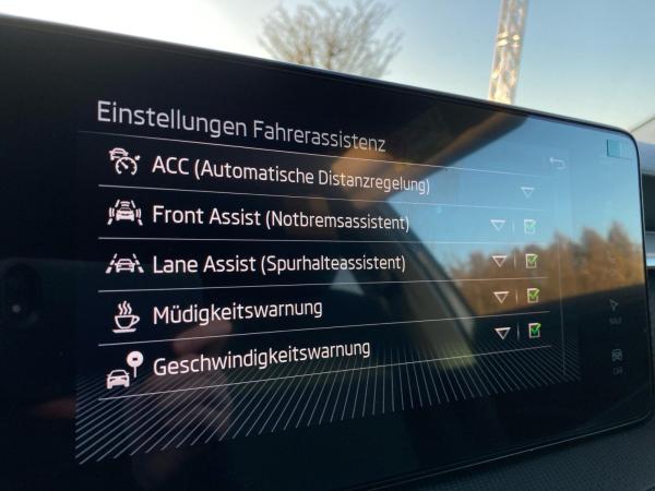 Skoda Fabia Balance 1.0TSI DSG.LED.ASSIST.WINTER.LKR-HEIZ.NAV.AHK-VORB.DAB